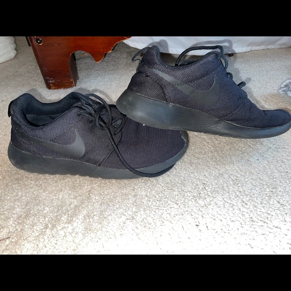 Nike Roshies - Picture 2 of 3